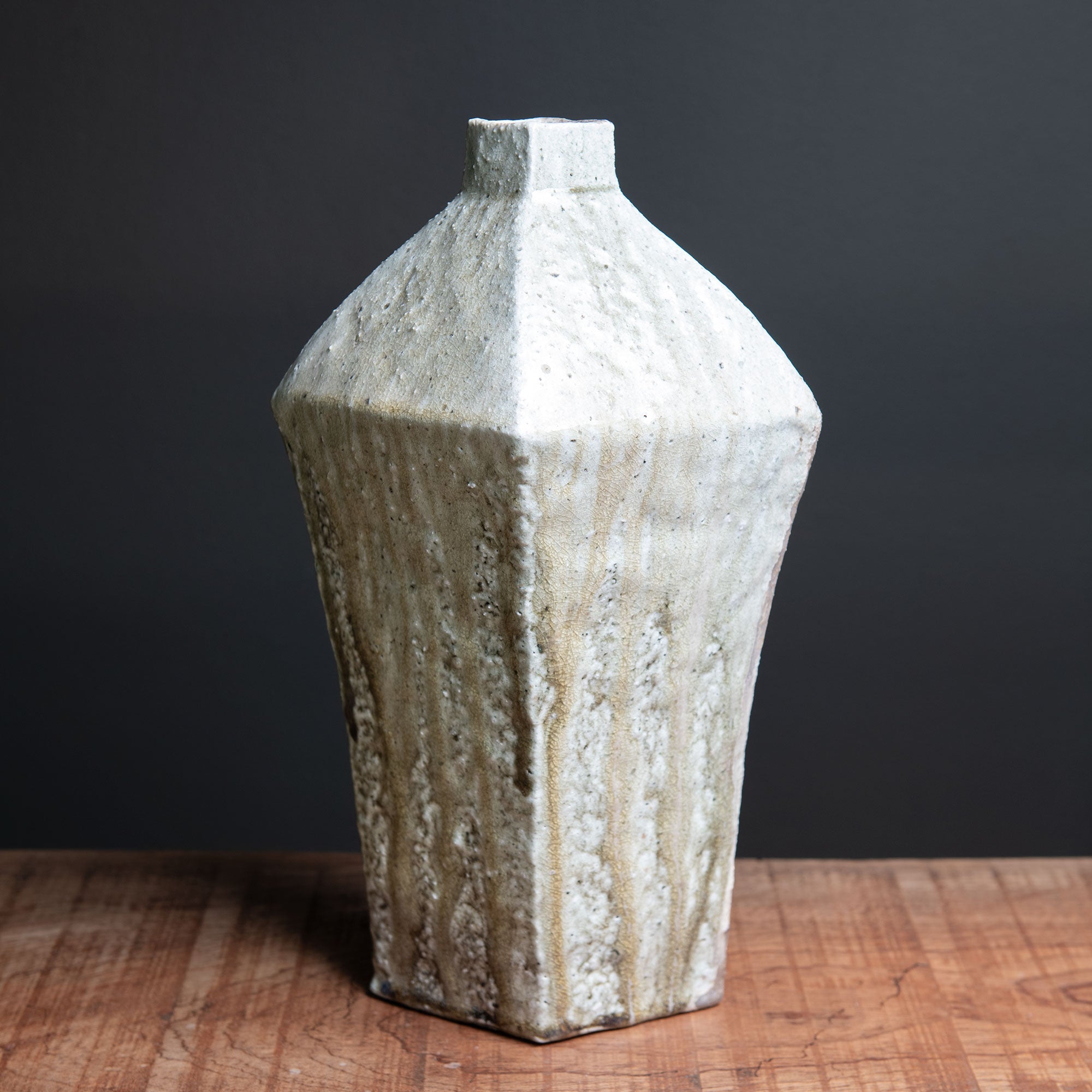 Vase en frêne cuit au feu de bois